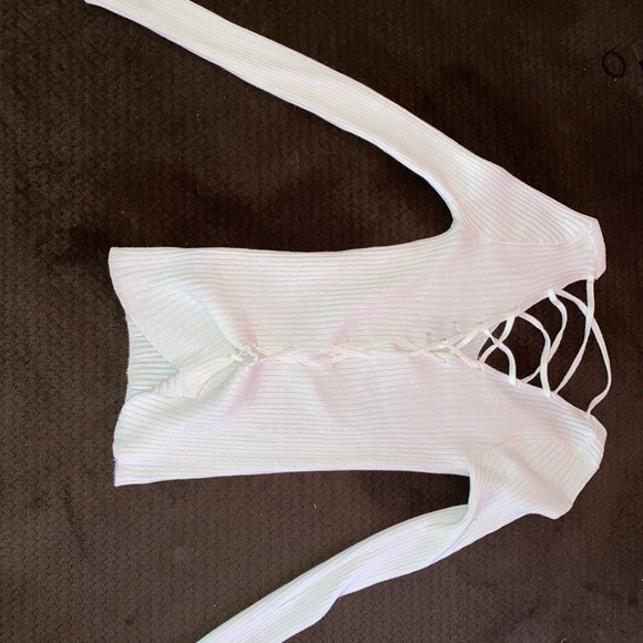 Long sleeve w/laced back - Picture 2 of 5